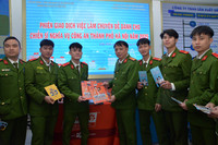 Toàn cảnh phiên giao dịch việc làm đặc biệt dành cho chiến sỹ nghĩa vụ CATP Hà Nội