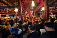 Thanh niên mang sớ đổ về Văn Miếu - Quốc Tử Giám cầu đỗ đạt, thành danh