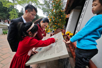 Thanh niên mang sớ đổ về Văn Miếu - Quốc Tử Giám cầu đỗ đạt, thành danh