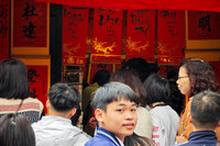 Thanh niên mang sớ đổ về Văn Miếu - Quốc Tử Giám cầu đỗ đạt, thành danh