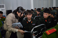 Toàn cảnh phiên giao dịch việc làm đặc biệt dành cho chiến sỹ nghĩa vụ CATP Hà Nội