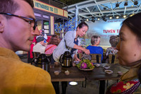 Độc đáo màn trình diễn giới thiệu loại trà trứ danh của Việt Nam ở Lễ hội sáng tạo Hà Nội 2023