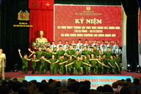 Xem nữ sinh Học viện Cảnh sát Nhân dân trổ tài lái xe phân khối lớn điệu nghệ