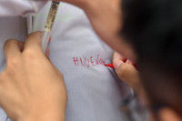 Nữ sinh trường Trần Phú Hà Nội vỡ òa cảm xúc trong ngày chia tay lớp 12