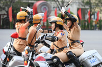 Xem nữ sinh Học viện Cảnh sát Nhân dân trổ tài lái xe phân khối lớn điệu nghệ