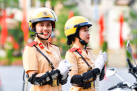 Xem nữ sinh Học viện Cảnh sát Nhân dân trổ tài lái xe phân khối lớn điệu nghệ