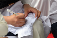 Nữ sinh trường Trần Phú Hà Nội vỡ òa cảm xúc trong ngày chia tay lớp 12