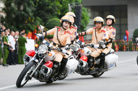 Xem nữ sinh Học viện Cảnh sát Nhân dân trổ tài lái xe phân khối lớn điệu nghệ