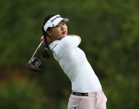 Những bóng hồng tỏa sáng ngày mở màn giải golf vô địch quốc gia