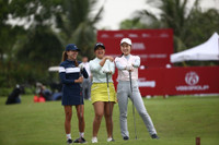 Những bóng hồng tỏa sáng ngày mở màn giải golf vô địch quốc gia