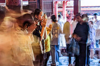 Xem sĩ tử Hà Nội mang số báo danh, mướt mồ hôi đến Văn Miếu cầu may trước kỳ thi vào lớp 10