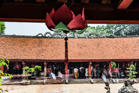 Xem sĩ tử Hà Nội mang số báo danh, mướt mồ hôi đến Văn Miếu cầu may trước kỳ thi vào lớp 10