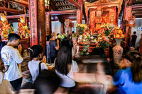 Xem sĩ tử Hà Nội mang số báo danh, mướt mồ hôi đến Văn Miếu cầu may trước kỳ thi vào lớp 10