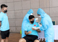 [ẢNH] HLV Park, Công Phượng, Quang Hải và ĐT Việt Nam xét nghiệm Covid-19