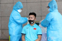 [ẢNH] HLV Park, Công Phượng, Quang Hải và ĐT Việt Nam xét nghiệm Covid-19