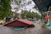 Hình ảnh về sự tàn phá khủng khiếp của cơn bão số 3 ở Hà Nội