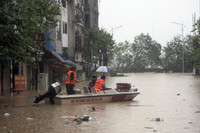 Lũ sông Hồng dâng cao, nhiều khu dân cư ven sông sát trung tâm Hà Nội ngập sâu 