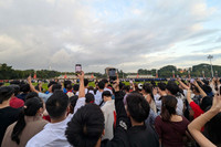 Hàng nghìn người cùng hát Quốc ca khi dự lễ thượng cờ sáng 2-9 tại Hà Nội