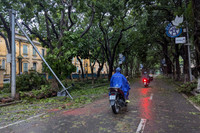 Hình ảnh về sự tàn phá khủng khiếp của cơn bão số 3 ở Hà Nội