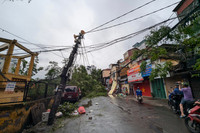 Hình ảnh về sự tàn phá khủng khiếp của cơn bão số 3 ở Hà Nội