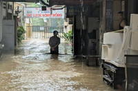 Lũ sông Hồng dâng cao, nhiều khu dân cư ven sông sát trung tâm Hà Nội ngập sâu 