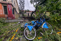 Hình ảnh về sự tàn phá khủng khiếp của cơn bão số 3 ở Hà Nội