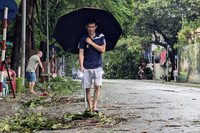 Hình ảnh về sự tàn phá khủng khiếp của cơn bão số 3 ở Hà Nội