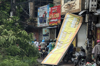 Hình ảnh về sự tàn phá khủng khiếp của cơn bão số 3 ở Hà Nội