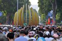 Hàng nghìn người cùng hát Quốc ca khi dự lễ thượng cờ sáng 2-9 tại Hà Nội