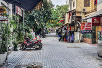 [ẢNH] Hà Nội ngày đầu giãn cách xã hội: Chen nhau đi chợ sớm, vẫn tập thể dục, cắt tóc ngoài đường...