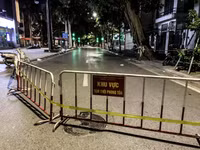 Hà Nội phong tỏa hàng pizza gần trung tâm vì có ca nghi nhiễm Covid-19