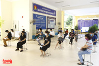 [Ảnh] Nhiều tầng lớp nhân dân Hà Nội được tiêm vaccine phòng Covid-19 trong 