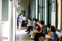 [Ảnh] Nhiều tầng lớp nhân dân Hà Nội được tiêm vaccine phòng Covid-19 trong 