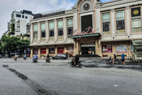 [ẢNH] Hà Nội ngày đầu giãn cách xã hội: Chen nhau đi chợ sớm, vẫn tập thể dục, cắt tóc ngoài đường...