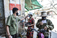 [Ảnh] Thăm chợ dân sinh đầu tiên ở Hà Nội áp dụng thẻ đi chợ theo ngày chẵn lẻ