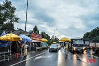 [ẢNH] Công an Hà Nội đội mưa lớn kiểm soát 