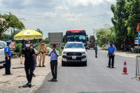 [ẢNH] Chuyến thị sát, kiểm tra chống dịch dày đặc của Trưởng Ban chỉ đạo phòng chống Covid-19 Hà Nội