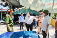 [ẢNH] Chuyến thị sát, kiểm tra chống dịch dày đặc của Trưởng Ban chỉ đạo phòng chống Covid-19 Hà Nội