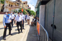 [ẢNH] Chuyến thị sát, kiểm tra chống dịch dày đặc của Trưởng Ban chỉ đạo phòng chống Covid-19 Hà Nội