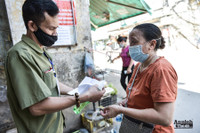 [Ảnh] Thăm chợ dân sinh đầu tiên ở Hà Nội áp dụng thẻ đi chợ theo ngày chẵn lẻ