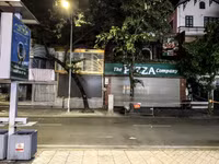 Hà Nội phong tỏa hàng pizza gần trung tâm vì có ca nghi nhiễm Covid-19