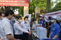 Chùm ảnh: Bộ trưởng Bộ GD&ĐT kiểm tra tại điểm thi THPT Chu Văn An, Hà Nội