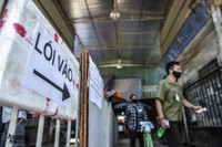 [Ảnh] Thăm chợ dân sinh đầu tiên ở Hà Nội áp dụng thẻ đi chợ theo ngày chẵn lẻ