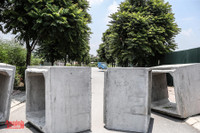 [Ảnh] Thiếu nhân lực, phường dùng container và bê tông làm chốt chặn phương tiện phòng chống dịch Covid-19