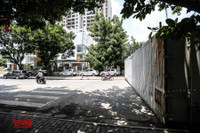 [Ảnh] Thiếu nhân lực, phường dùng container và bê tông làm chốt chặn phương tiện phòng chống dịch Covid-19