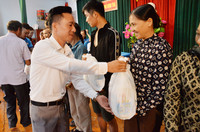 1.000 suất quà hỗ trợ bà con Thái Nguyên sớm ổn định cuộc sống sau mưa lũ