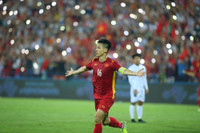 Khoảnh khắc bừng sáng của cầu thủ từng gãy chân nghiêm trọng Đỗ Hùng Dũng