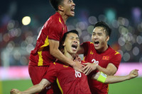 Khoảnh khắc bừng sáng của cầu thủ từng gãy chân nghiêm trọng Đỗ Hùng Dũng