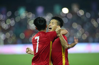 Khoảnh khắc bừng sáng của cầu thủ từng gãy chân nghiêm trọng Đỗ Hùng Dũng