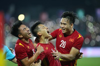 Khoảnh khắc bừng sáng của cầu thủ từng gãy chân nghiêm trọng Đỗ Hùng Dũng